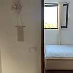 Natalie's Tiny House- 6 Minutes From The Beach!