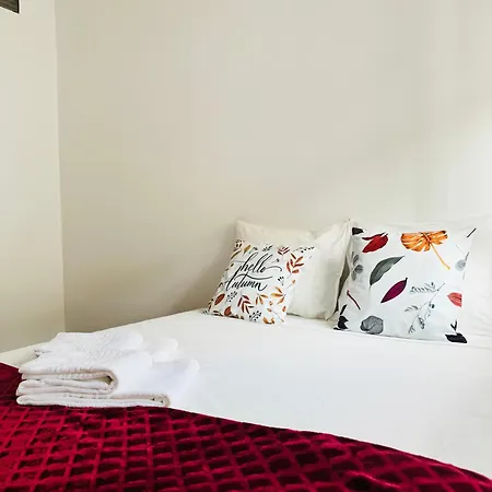 Natalie's Tiny House- 6 Minutes From The Beach! *