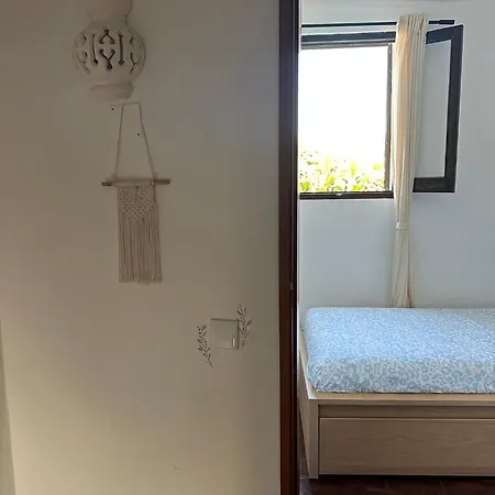 Natalie's Tiny House- 6 Minutes From The Beach!