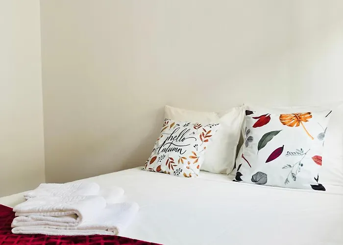 Natalie's Tiny House- 6 Minutes From The Beach! *