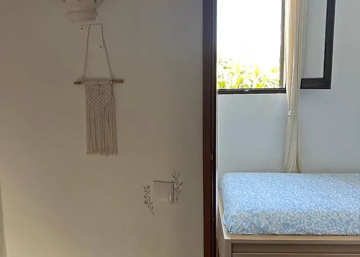 Natalie's Tiny House- 6 Minutes From The Beach!