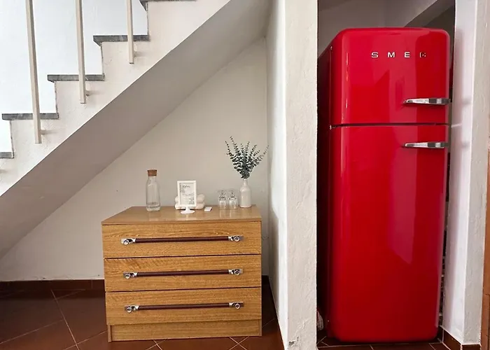 Dom wakacyjny Natalie's Tiny House- 6 Minutes From The Beach! *